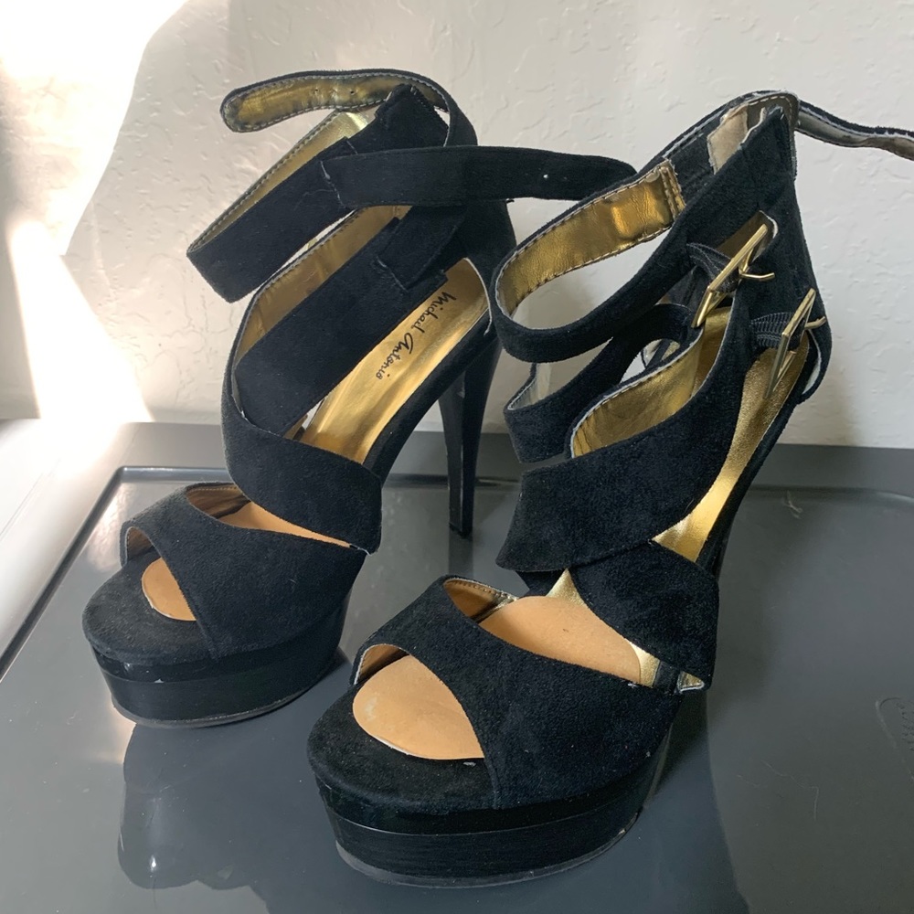 Size 7 black and gold heel